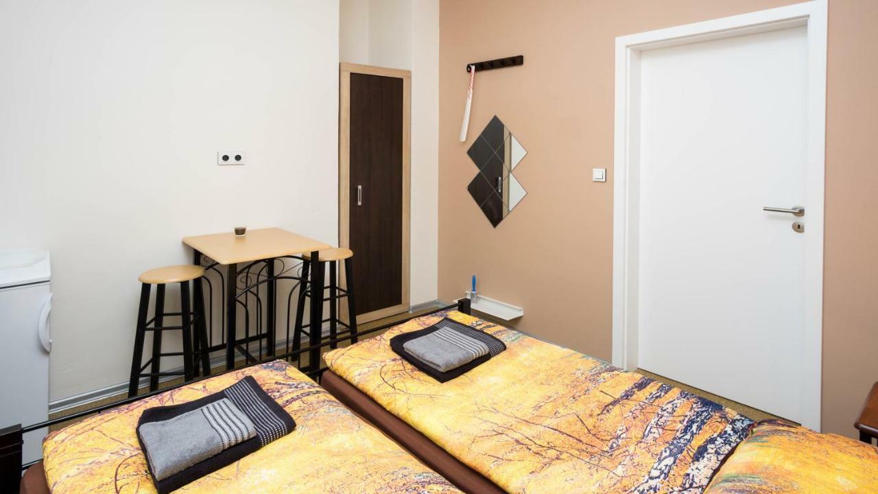 Apartment Four Year Seasons - Walkable To Centre, Metro And Riverside Prague Exterior photo