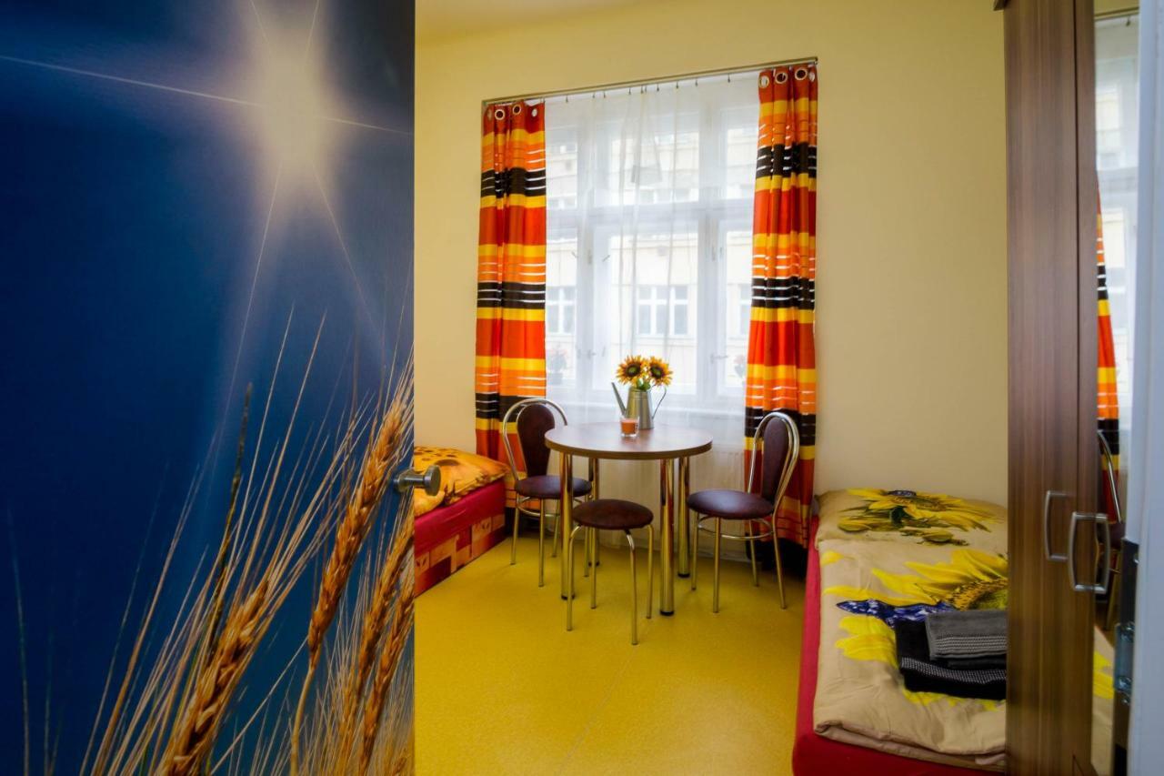Apartment Four Year Seasons - Walkable To Centre, Metro And Riverside Prague Exterior photo